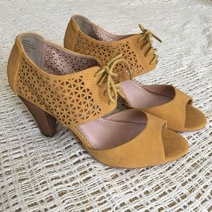 NWOB Mustard heels by Restricted